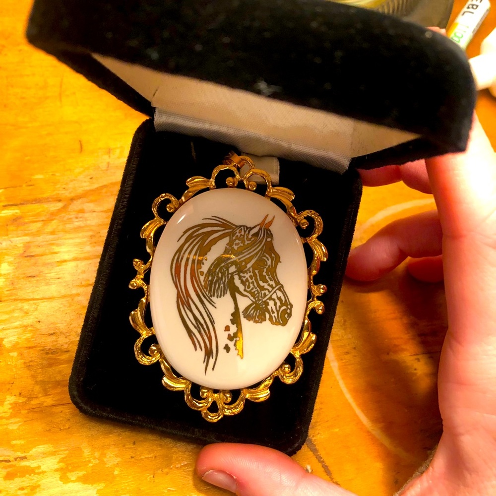 Gold Pendent Vintage